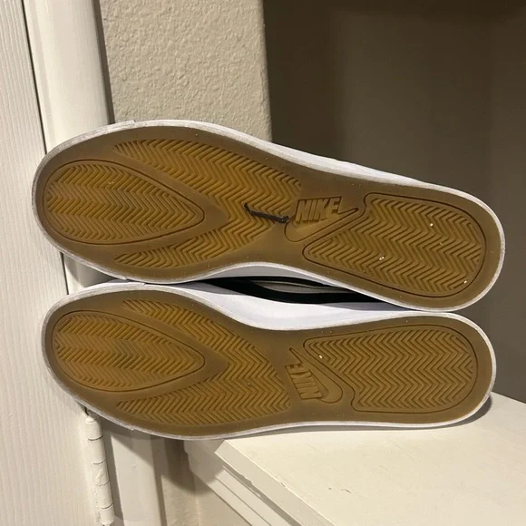 Nike Court Royale BQ4222-002 Black/White Leather Skateboard Sneakers Men 11 - Picture 8 of 9